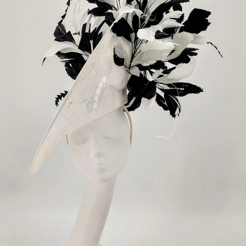 Kentucky Derby / Church Hat - Chic Monochrome Feather Fascinator Black & White